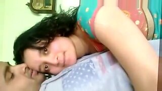 indian aunty saree bra blouse sexy andhra kerala karnataka bangalore hyderabad2