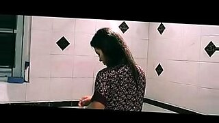 sunny leone masturb in bathroom