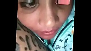 tetona-colegiala-se-desnuda-xvideos