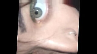 le-aplasta-la-cabeza-con-el-culo-xxx