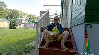 curvy-milf-two-dicks-xvideos