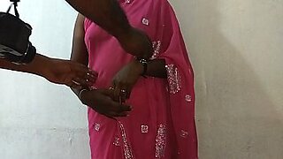 indian women sexy striping saree