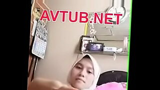 anak kecil dan ibu kandung