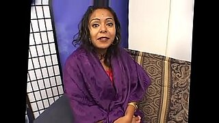 chavita-se-masturba-con-una-botella